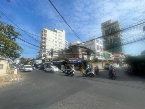 ផ្ទះអាជីវកម្មកែងកាច់ជ្រុងសម្រាប់លក់ Conner  shophouse for sale