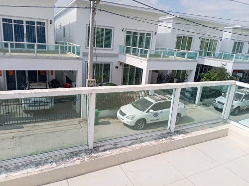ផ្ទះល្វែងបុរីkp