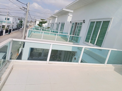 ផ្ទះល្វែងបុរីkp
