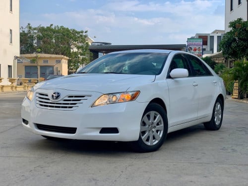 Camry LE ក្នុង​ប្រផេះ​