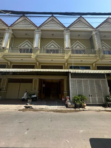 ផ្ទះលក់បន្ទាន់ ទីតាំងល្អ