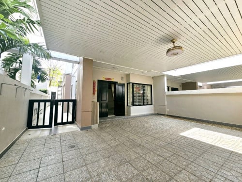 វីឡាភ្លោះលក់បន្ទាន់ ៖ នៅបុរីប៉េងហួតបឹងស្នោ (Rose Ville)