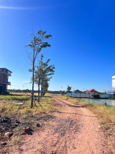 ដីសម្រាប់លក់នៅចំកណ្តាលក្រុង​ តម្លៃក្រោមទីផ្សារ​ ប្លង់រឹង