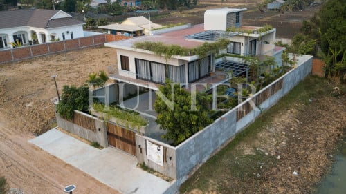 Villa available for sale in Siem Reap | វីឡា​ដាក់លក់ក្នុង​ខេត្តសៀមរាប