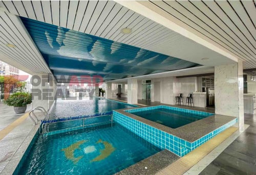 Modern 2 Bedrooms service apartment with swimming pool and gym available for rent in BKK1 Area.