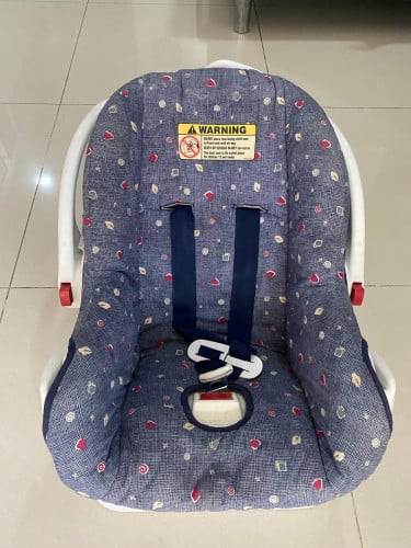 កៅអីក្នុងឡានសម្រាប់ទារក