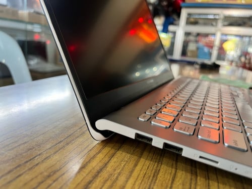 Asus VivoBook S530f Core i5-8265 1.60G l 8G l Nvidia mx150