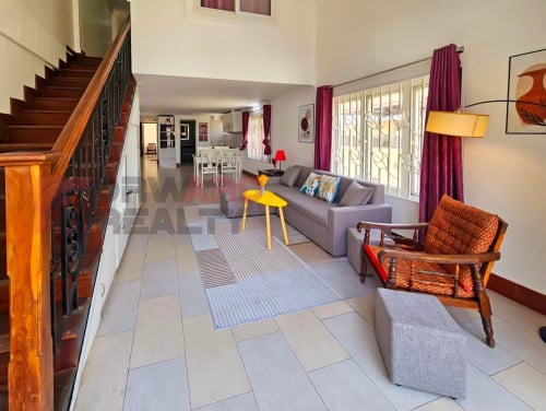 Duplex 3 Bedrooms renovated Apartment for rent in Phsar Doem Thkov Area (near Russian Market)