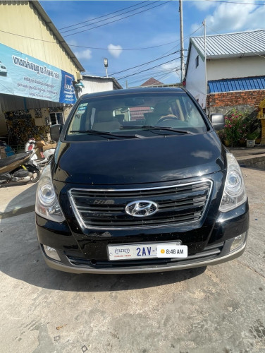 Hyundai H1 2018 full option លក់ ឡានស្អាត ក្នុងក្រៅថ្មី ម៉ាសុីនអេម