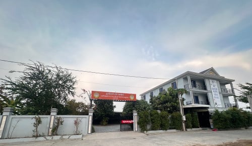 ផ្ទះ​សំណាក់​សម្រាប់​ជួល​ 建筑出租