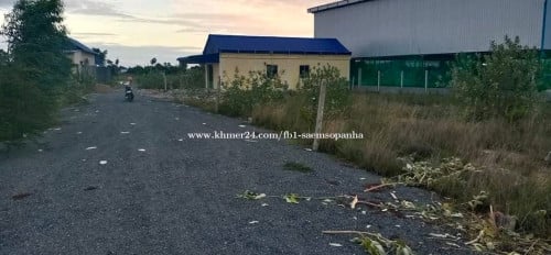 ដីលក់ខាងត្បូងផ្សារបែកចាន ៥*២៣