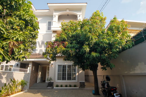 🏡5 Bedrooms Villa for Rent-Phsar Doem Tkhov Area