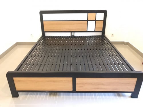 Bed size 1.8 x 2m 125$ / គ្រែក្បាលឈេី