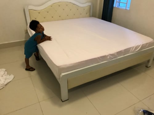 Bed size 1.8 x 2m 135$ / គ្រែចំនិតព្រះខែ