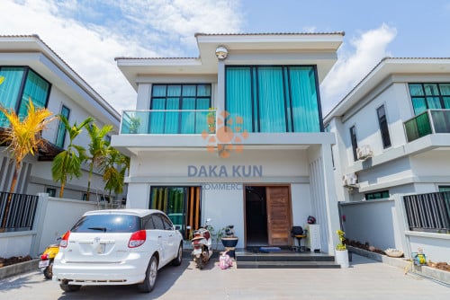 វីឡាទោល​ លក់បន្ទាន់ក្នុងបុរីទេសចរណ៍-ក្រុងសៀមរាប/5 Bedrooms Villa for Sale in Siem Reap City