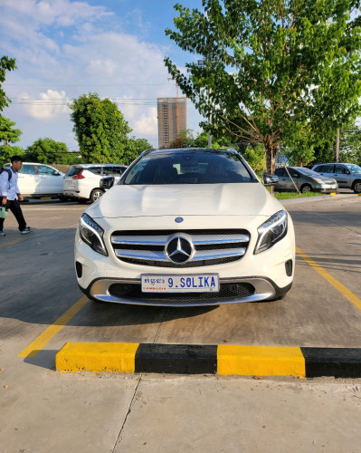 Mercedes GLA 180 2016 ទើបប្រើបាន43×××Milleថ្មីខ្លាំង