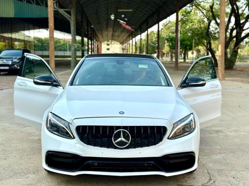 MERCEDES C300 up C63 ឡានស្អាត អត់បុកប៉ះ