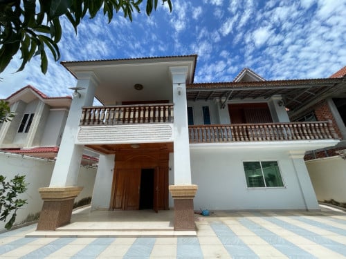 4 Bedroom Villa For Rent in Chom Chav