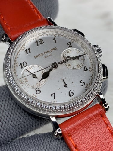 នាឡិកាស្រីមួយទឹកស្អាតមិនងាយមានឡូយណាស់