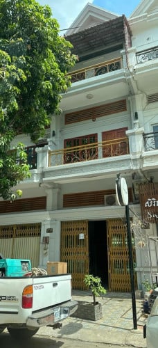 ផ្ទះសំរាប់លក់ទីតាំងបុរីពិភពថ្មីជិតស្ថានីយទូរទស្សន៍អាសុីអាគ្មេយ៍ ក្បែរផ្សារ រតនាផ្លាហ្សា