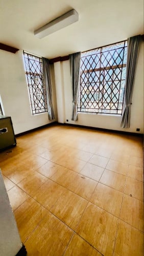 Building Apt For Rent Near Independent Monuments, 13 Room, Have Office Space, 5,500$