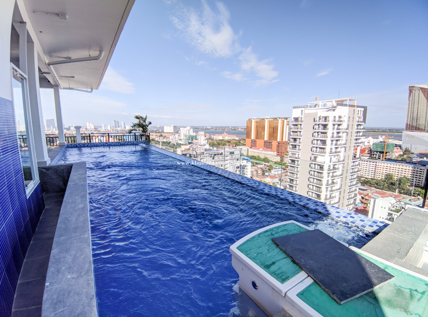 Swimming Pool Studio Serviced Apartment for rent near Independence