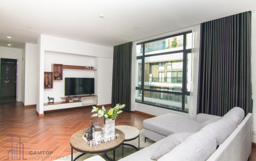 2 Bedroom Modern Apartment For Rent In BKK1 With Pool