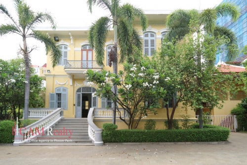 Commercial villa compound for rent near Independence Monument – Phnom Penh