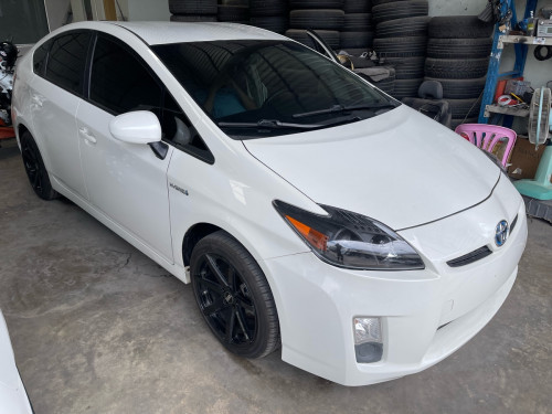 Toyota Prius 2010 op4 ក្នុងលឿង​ ឃ្មុំស៊ីន