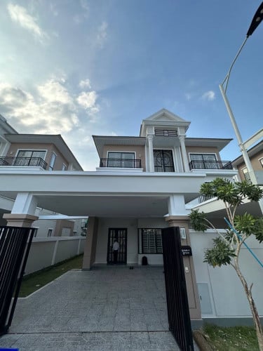 លក់បន្ទាន់ (Decor + មានសម្ភារះ)