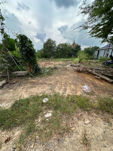 លក់ដីនៅភូមិអង្គរជ័យ ឃុំបន្ទាយដែក ស្រុកកៀនស្វាយ ខេត្តកណ្ដាល មានចំងាយ100m ពីផ្លូវក្រវ៉ាត់ក្រុង