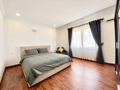 BKK1 | Furnished 3 Bedrooms Serviced Apartment (150sqm) For Rent (Pet Friendly)