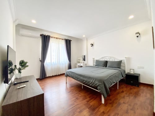 BKK1 | Furnished 3 Bedrooms Serviced Apartment (150sqm) For Rent (Pet Friendly)