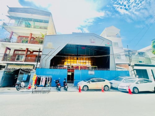 Shop-Pub-Restaurant For Rent Near Independent Monument,16x38m, 3,500$, Good For All Business