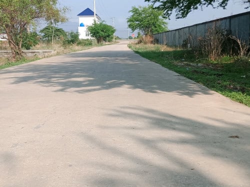 ដីលក់ទំហំ៤២០០៥ការ៉េ ដីខ្ពស់ស្មើរស្អាត ល្អសំរាប់អតិថិជនវិនិយោគសាងសង់រោងចក្រ