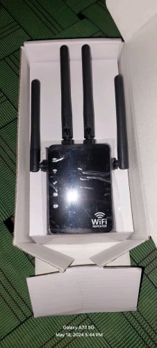 ឧបករណ៍ស្រូបសេវា wifi