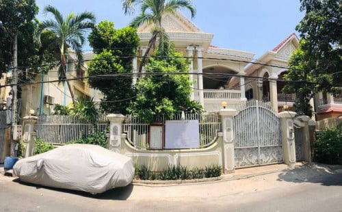 Villa for sale / rent in Toul Tum Poung