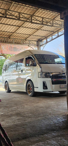 Toyota Hiace 2010 VIP ឡានថ្មី