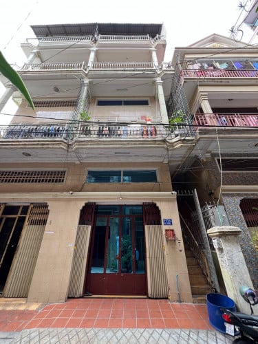 ផ្ទះលក់ជាន់ទី 1 ទឹកល្អក់ 3 (ជិតផ្លូវធំ)