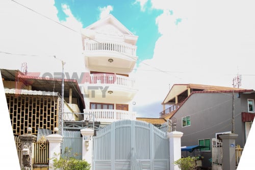 ផ្ទះ​សំរាប់លក់ នៅសង្កាត់ទឹកថ្លា ខណ្ឌទួលគកនៅក្រោយក្រុមហ៊ុន​តូយូតា