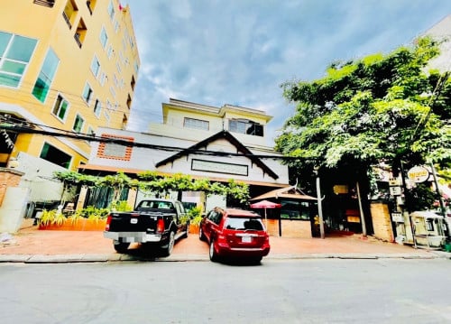 Coffee Shop-Restaurant For Rent At Daun Penh Area, Near Sisowath School,21x38m, 5,000$