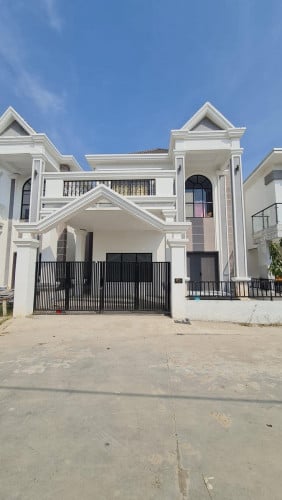 ម្ចាស់ផ្ទាល់​  ផ្ទះថ្មីមិនទាន់ចូលនៅលក់ប្រញាប់លុយ​ ខាត3មុឹន