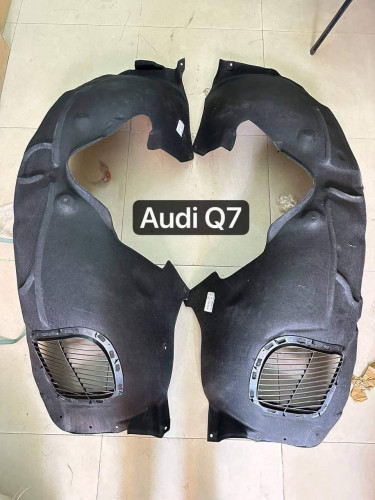 កាត់តាប៉ូទ្បានផ្នែកខាងមុខ កាំម្ញី​ Audi Q7 2013 