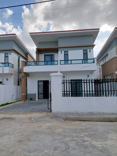 វិឡាទោលសម្រាប់លក់ ប្លង់រឹង សាងសង់រួច100% មានទឹក ភ្លើងហើយស្រេច អាចចូលនៅបានភ្លាម តម្លៃអាចចរចាបាន