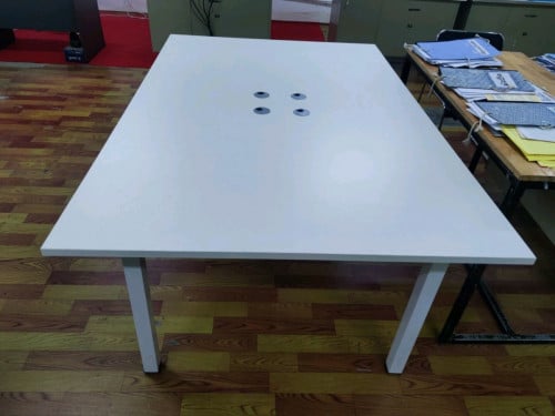 តុប្រជុំ ឡៃឡុង "ថ្មី" Clear stock meeting table
