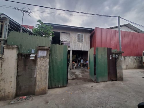 ដីនឹងផ្ទះលក់ ម្តុំ សាលាសង្កាត់ទឹកថ្លា តម្លៃចរចា