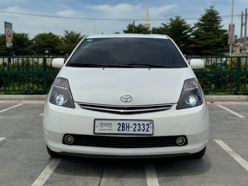 Toyota Prius Full Options ឆ្នាំ09 ក្នុងលឿង