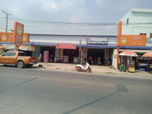 Land & 5 Shophouses for Sales at Road 40M Wat Phneat