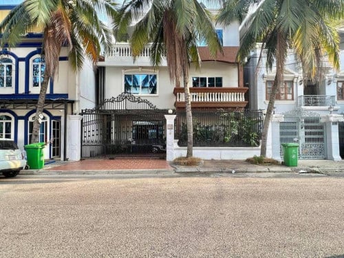 វីឡាលក់បន្ទាន់នៅដូនពេញជិតវិមានឯករាជ្យ