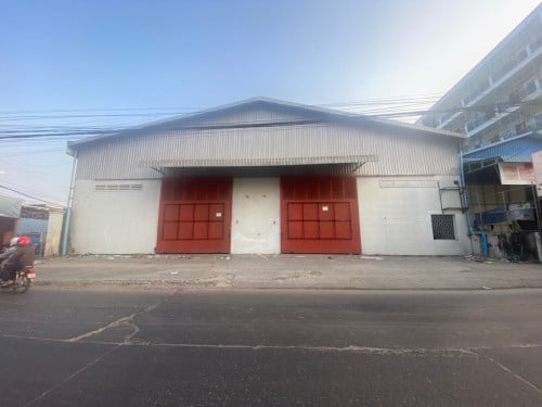 ឃ្លាំងសម្រាប់ជួលនៅ ចំកាដូង